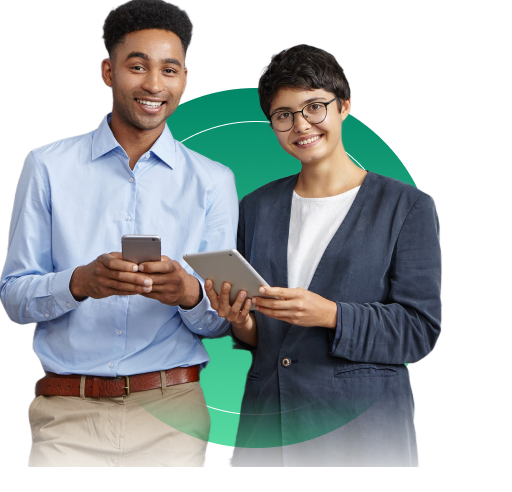 Mujer y hombre usando dispositivos electronicos